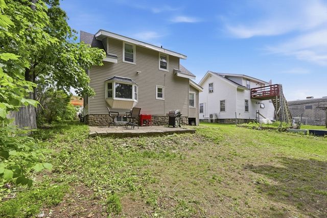 22 Lauf St, Worcester, MA 01602