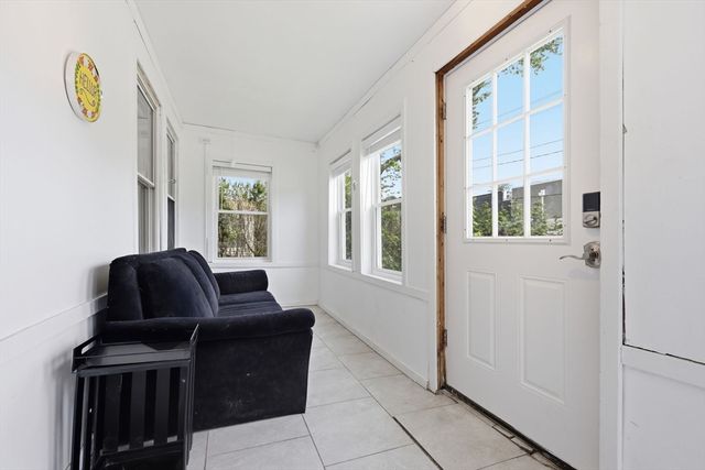 22 Lauf St, Worcester, MA 01602