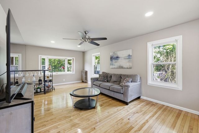 22 Lauf St, Worcester, MA 01602