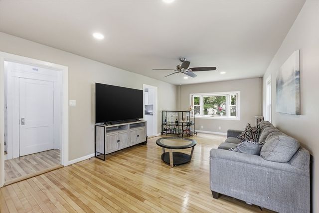 22 Lauf St, Worcester, MA 01602