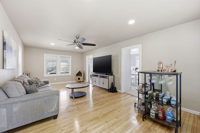 22 Lauf St, Worcester, MA 01602