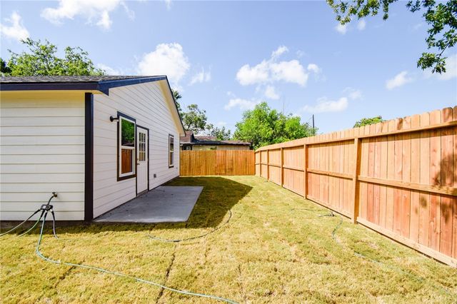 815 Elesa St, Corpus Christi, TX 78405