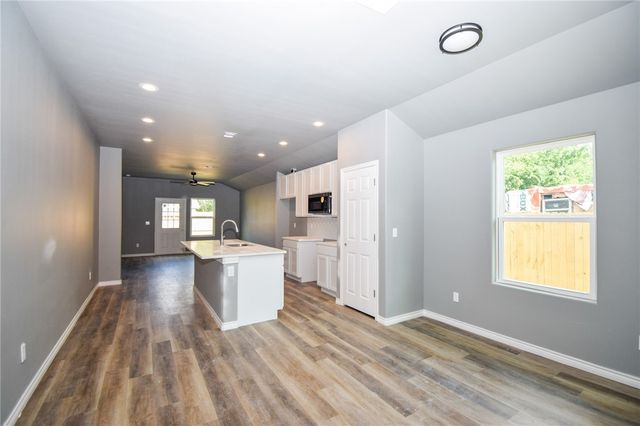 815 Elesa St, Corpus Christi, TX 78405