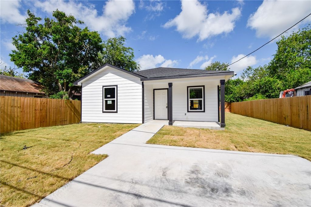 815 Elesa St, Corpus Christi, TX 78405