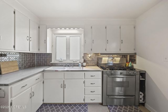 17 Stokes Street, Freehold, NJ 07728
