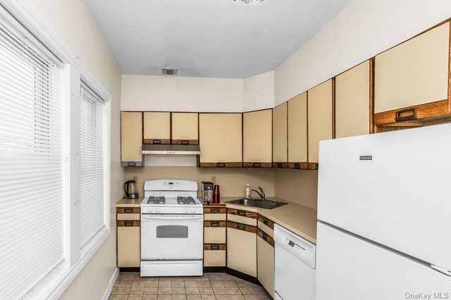 548 E Broadway, Long Beach, NY 11561