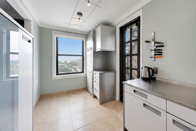 1755 E 55th Street 1202, Chicago, IL 60615