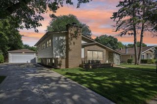 195 7th Street, Wheeling, IL 60090