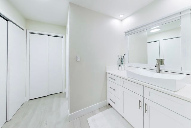 2300 W Talcott Road 2C, Park Ridge, IL 60068