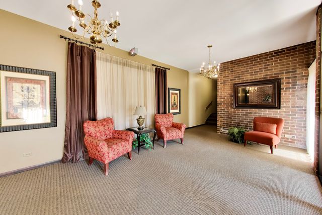 2300 W Talcott Road 2C, Park Ridge, IL 60068