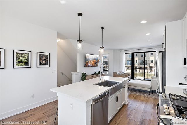 1041 Hampton Circle 43, Detroit, MI 48207