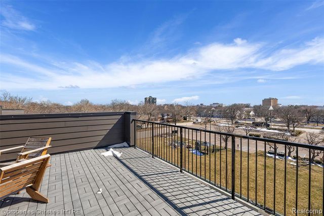 1041 Hampton Circle 43, Detroit, MI 48207