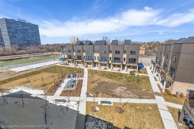 1041 Hampton Circle 43, Detroit, MI 48207