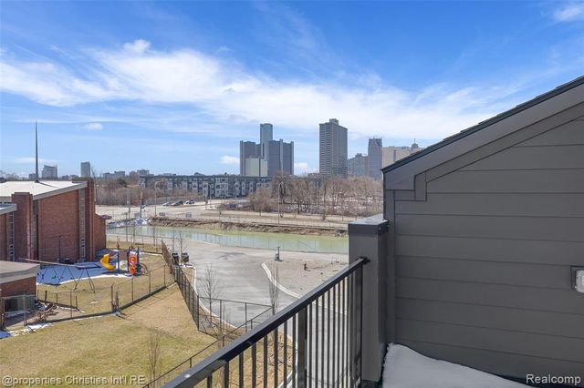 1041 Hampton Circle 43, Detroit, MI 48207