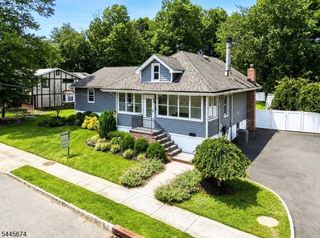 54 Davenport Ave, Roseland Boro, NJ 07068