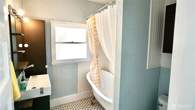 2544 15th Avenue W, Seattle, WA 98119