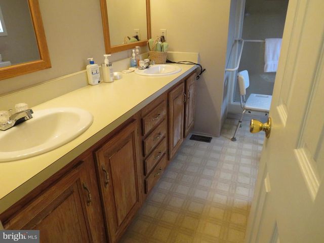 143 RAVEN CT, New Hope, PA 18938