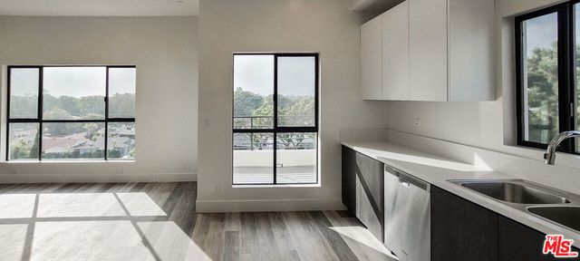 2465 Purdue Avenue PH 3, Los Angeles, CA 90064