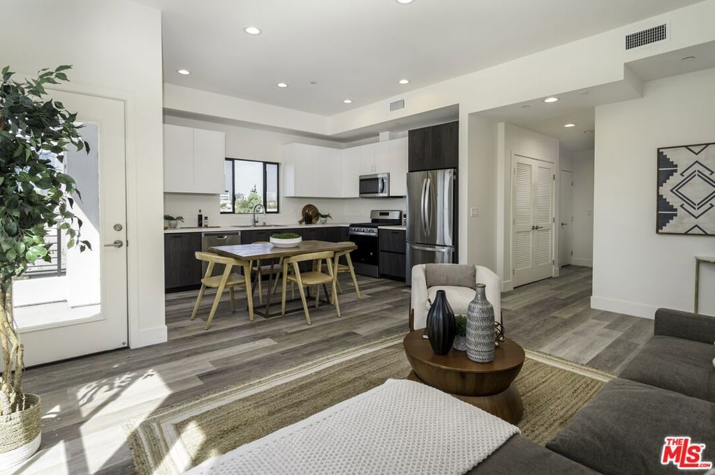 2465 Purdue Avenue PH 3, Los Angeles, CA 90064