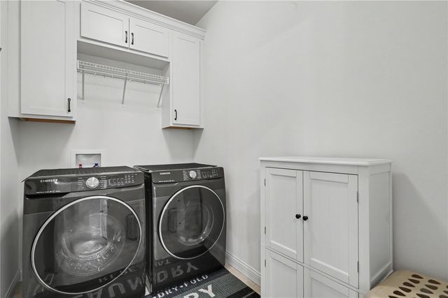 2868 Royal Oak Ridge Rd, Marion, IA 52302