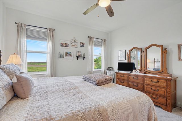 2868 Royal Oak Ridge Rd, Marion, IA 52302