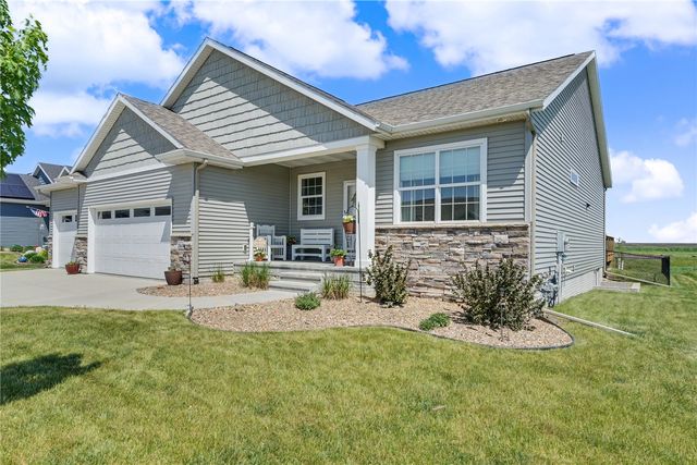 2868 Royal Oak Ridge Rd, Marion, IA 52302
