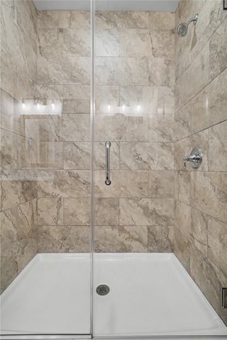 2868 Royal Oak Ridge Rd, Marion, IA 52302