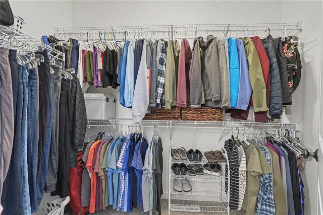 2868 Royal Oak Ridge Rd, Marion, IA 52302