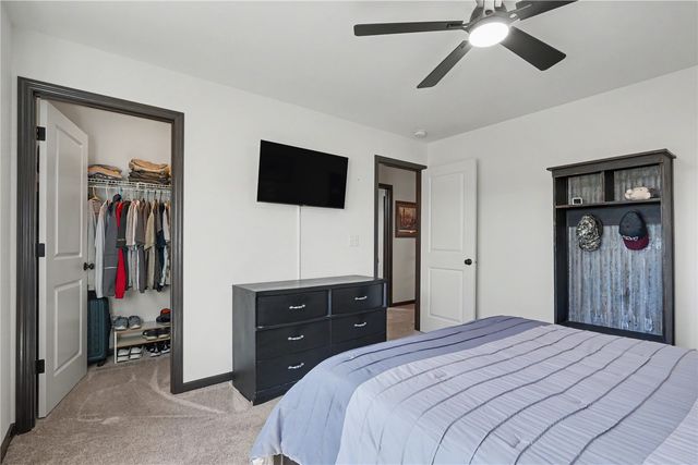 2868 Royal Oak Ridge Rd, Marion, IA 52302