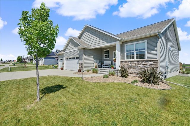 2868 Royal Oak Ridge Rd, Marion, IA 52302