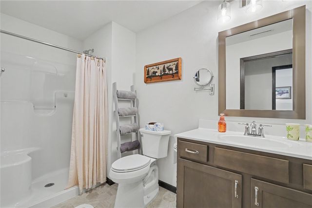 2868 Royal Oak Ridge Rd, Marion, IA 52302