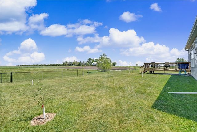 2868 Royal Oak Ridge Rd, Marion, IA 52302