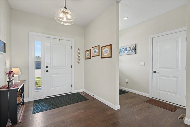 2868 Royal Oak Ridge Rd, Marion, IA 52302