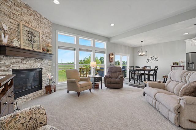 2868 Royal Oak Ridge Rd, Marion, IA 52302