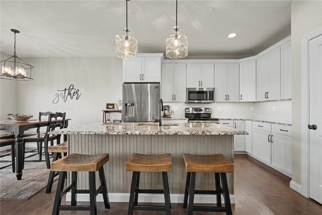 2868 Royal Oak Ridge Rd, Marion, IA 52302
