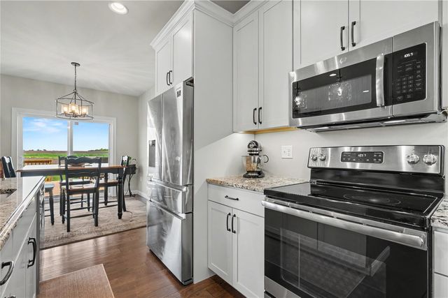 2868 Royal Oak Ridge Rd, Marion, IA 52302