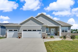 2868 Royal Oak Ridge Rd, Marion, IA 52302