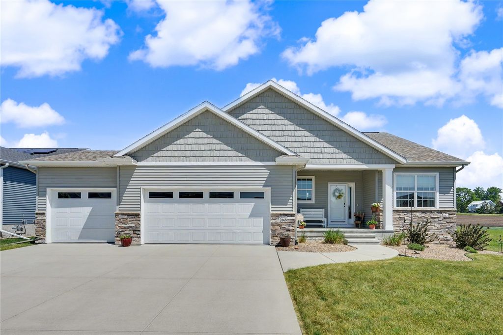 2868 Royal Oak Ridge Rd, Marion, IA 52302