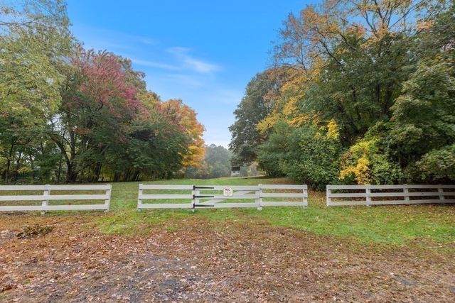 39 Forest St, Danvers, MA 01923