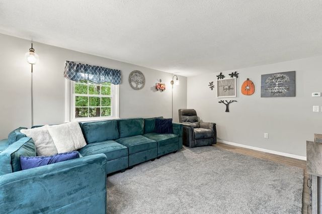 17 Phoenix Rd, Auburn, MA 01501