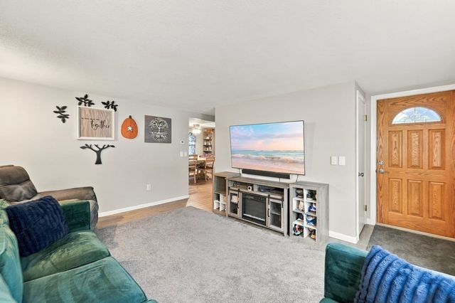17 Phoenix Rd, Auburn, MA 01501
