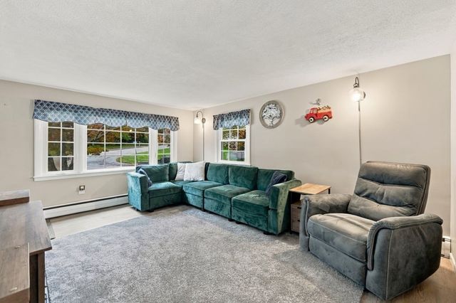 17 Phoenix Rd, Auburn, MA 01501