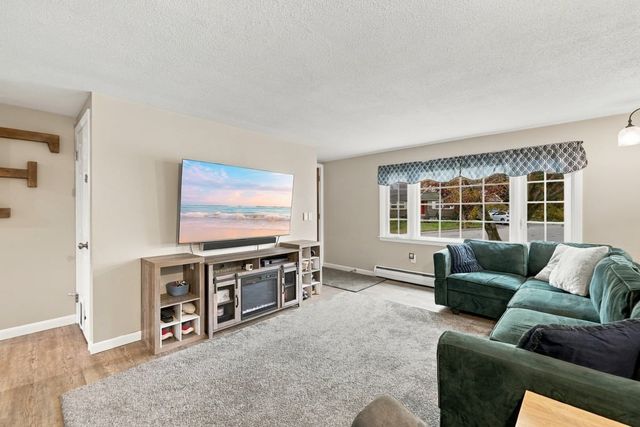 17 Phoenix Rd, Auburn, MA 01501