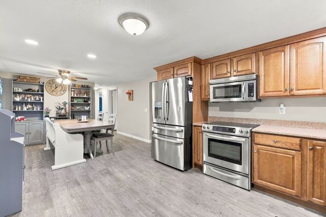 17 Phoenix Rd, Auburn, MA 01501