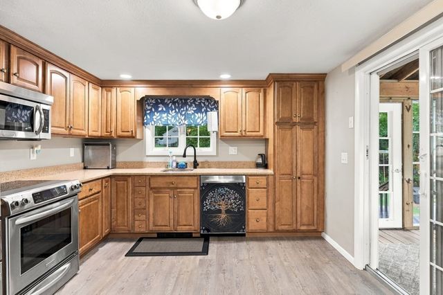 17 Phoenix Rd, Auburn, MA 01501