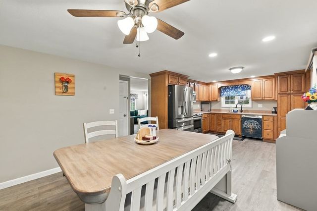 17 Phoenix Rd, Auburn, MA 01501
