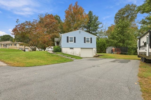 17 Phoenix Rd, Auburn, MA 01501