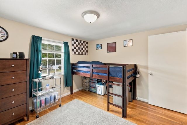 17 Phoenix Rd, Auburn, MA 01501