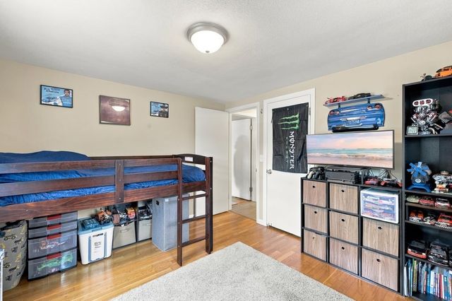 17 Phoenix Rd, Auburn, MA 01501