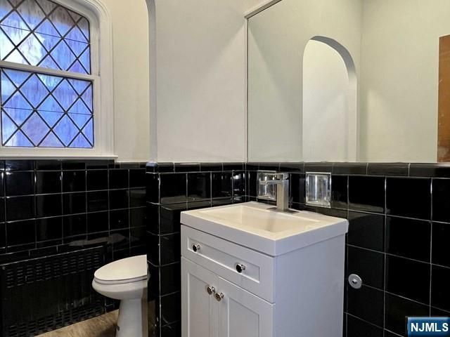 695 Palisade Avenue, Cliffside Park, NJ 07010